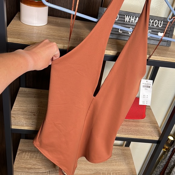 Abercrombie & Fitch NWT Halter Twist Front Bodysuit Small - Picture 5 of 6